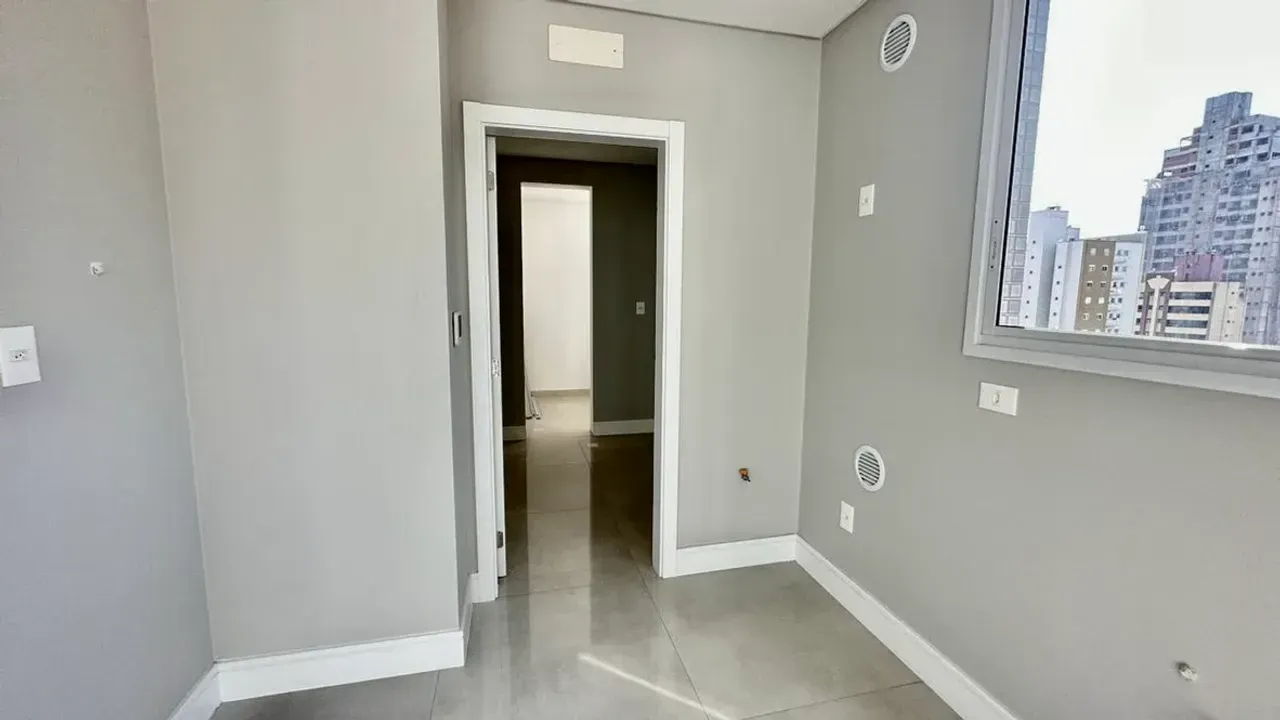 Apartamento no Edifício Biarritz Residence com 3 suítes em Balneário Camboriú — foto 33