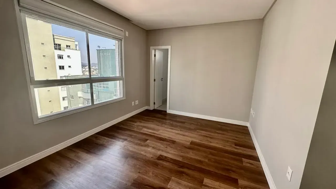 Apartamento no Edifício Biarritz Residence com 3 suítes em Balneário Camboriú — foto 31