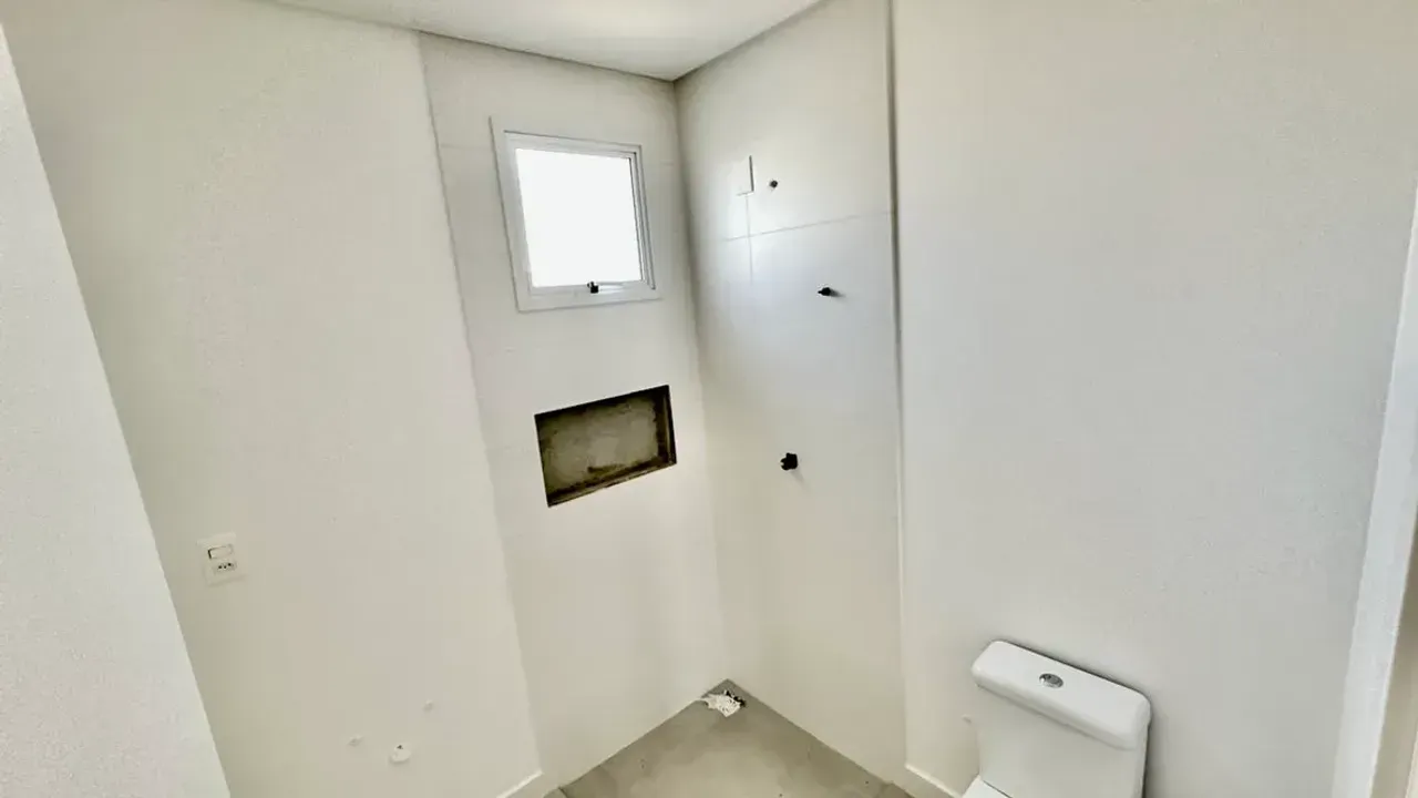 Apartamento no Edifício Biarritz Residence com 3 suítes em Balneário Camboriú — foto 30