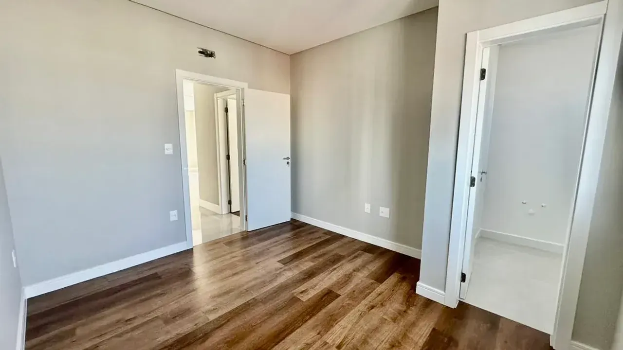 Apartamento no Edifício Biarritz Residence com 3 suítes em Balneário Camboriú — foto 27