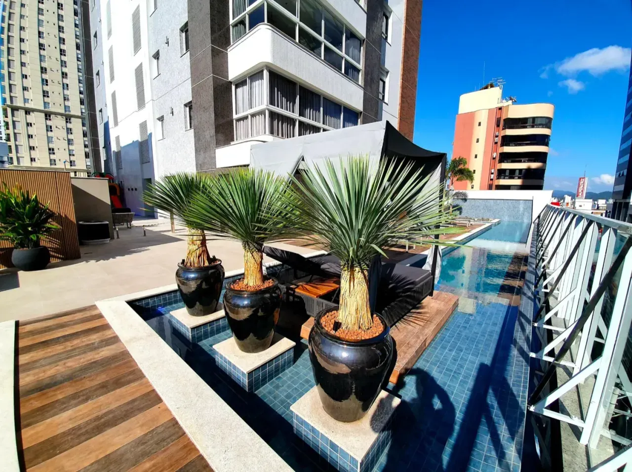Apartamento no Edifício Biarritz Residence com 3 suítes em Balneário Camboriú — foto 12
