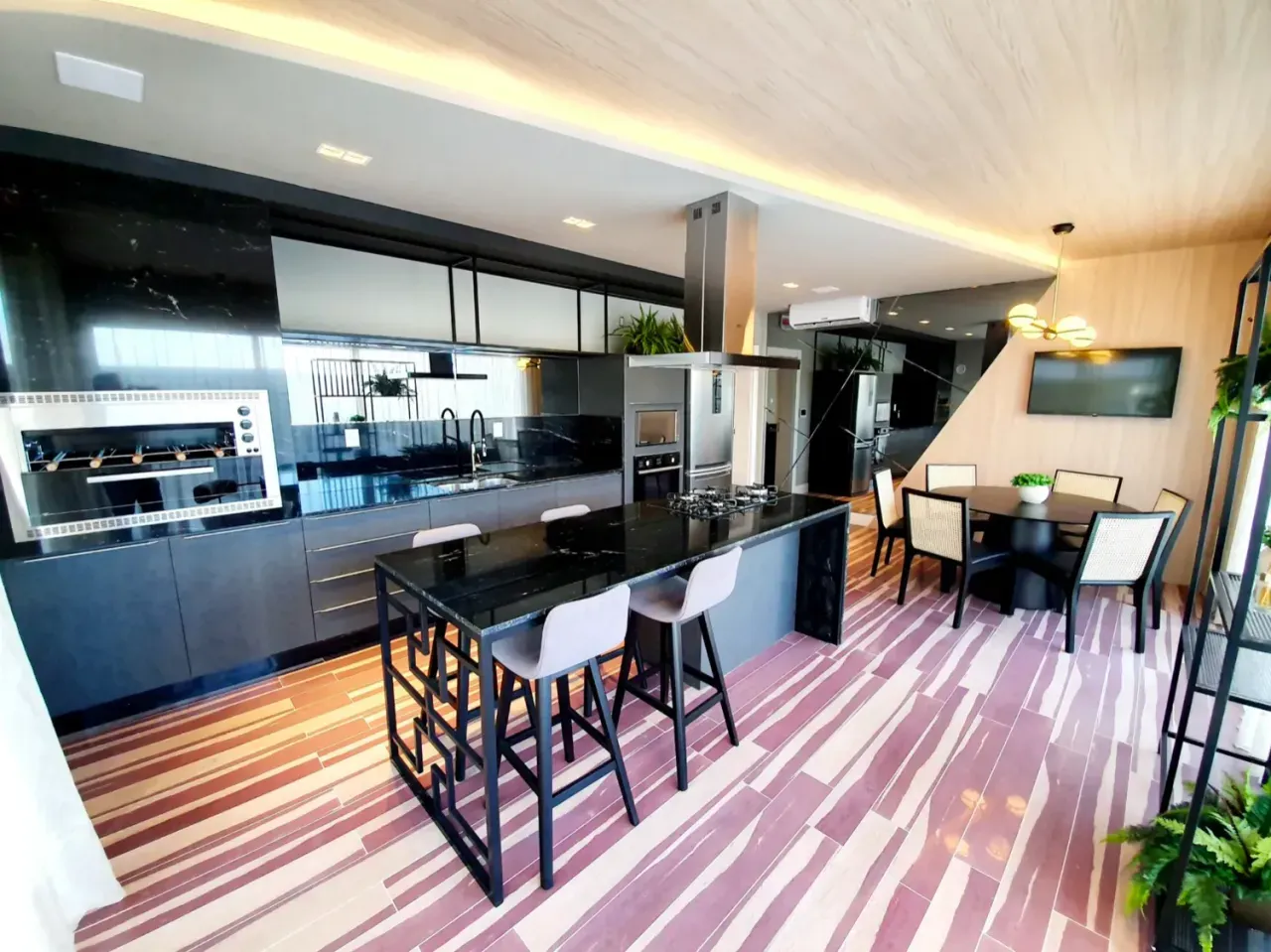 Apartamento no Edifício Biarritz Residence com 3 suítes em Balneário Camboriú — foto 11