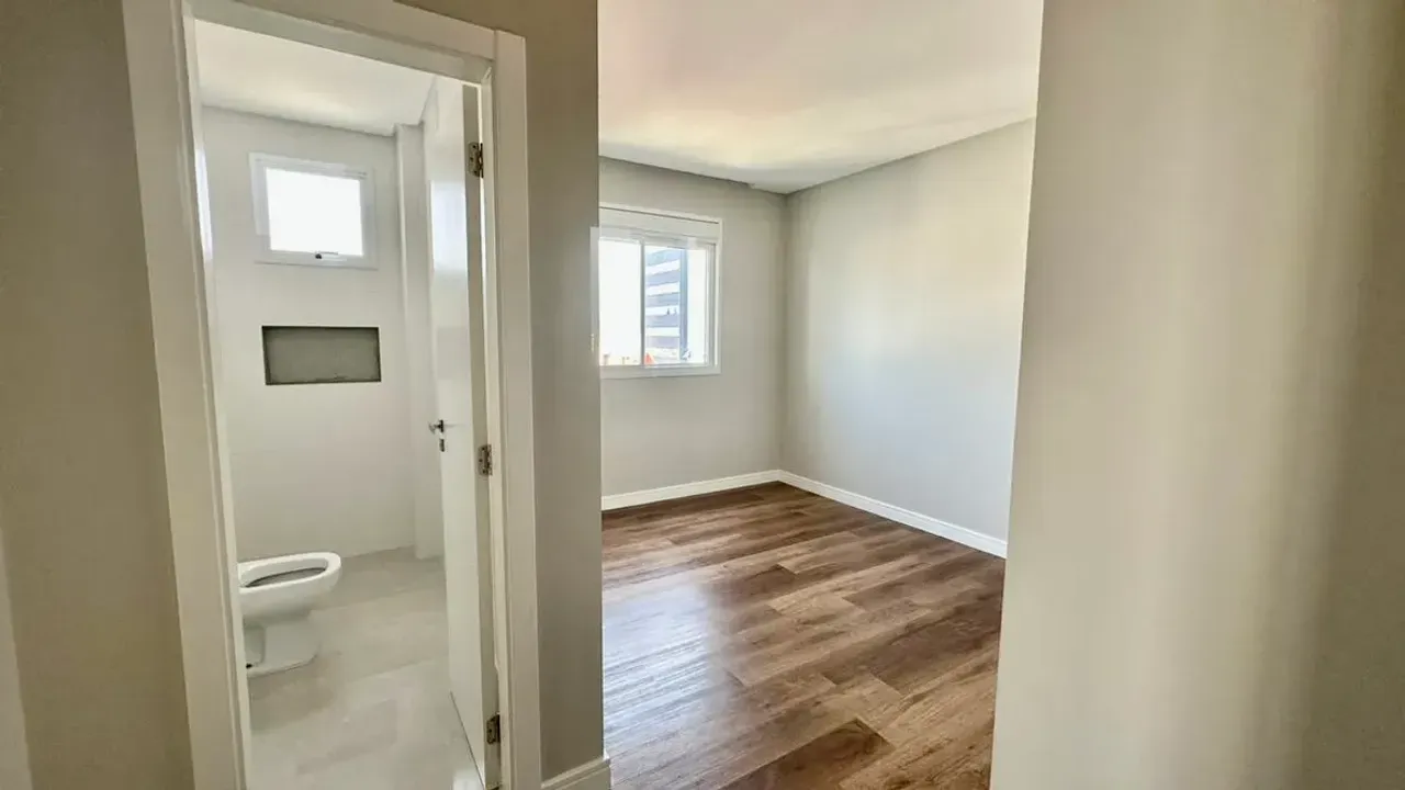 Apartamento no Edifício Biarritz Residence com 3 suítes em Balneário Camboriú — foto 24