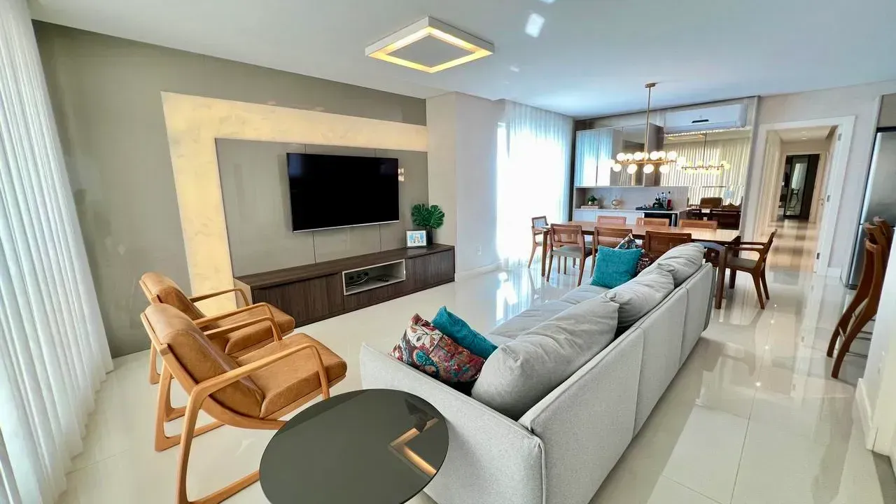 Apartamento no Edificio Solar Gonçalves com 2 suítes em Balneário Camboriú — foto 1