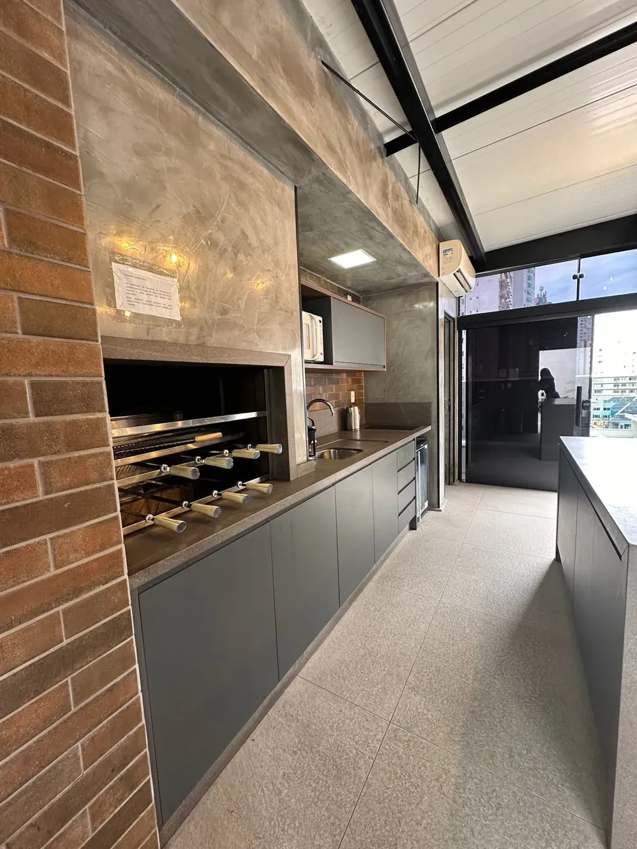 Apartamento no Edifício Camboas com 3 suítes em Balneário Camboriú — foto 4