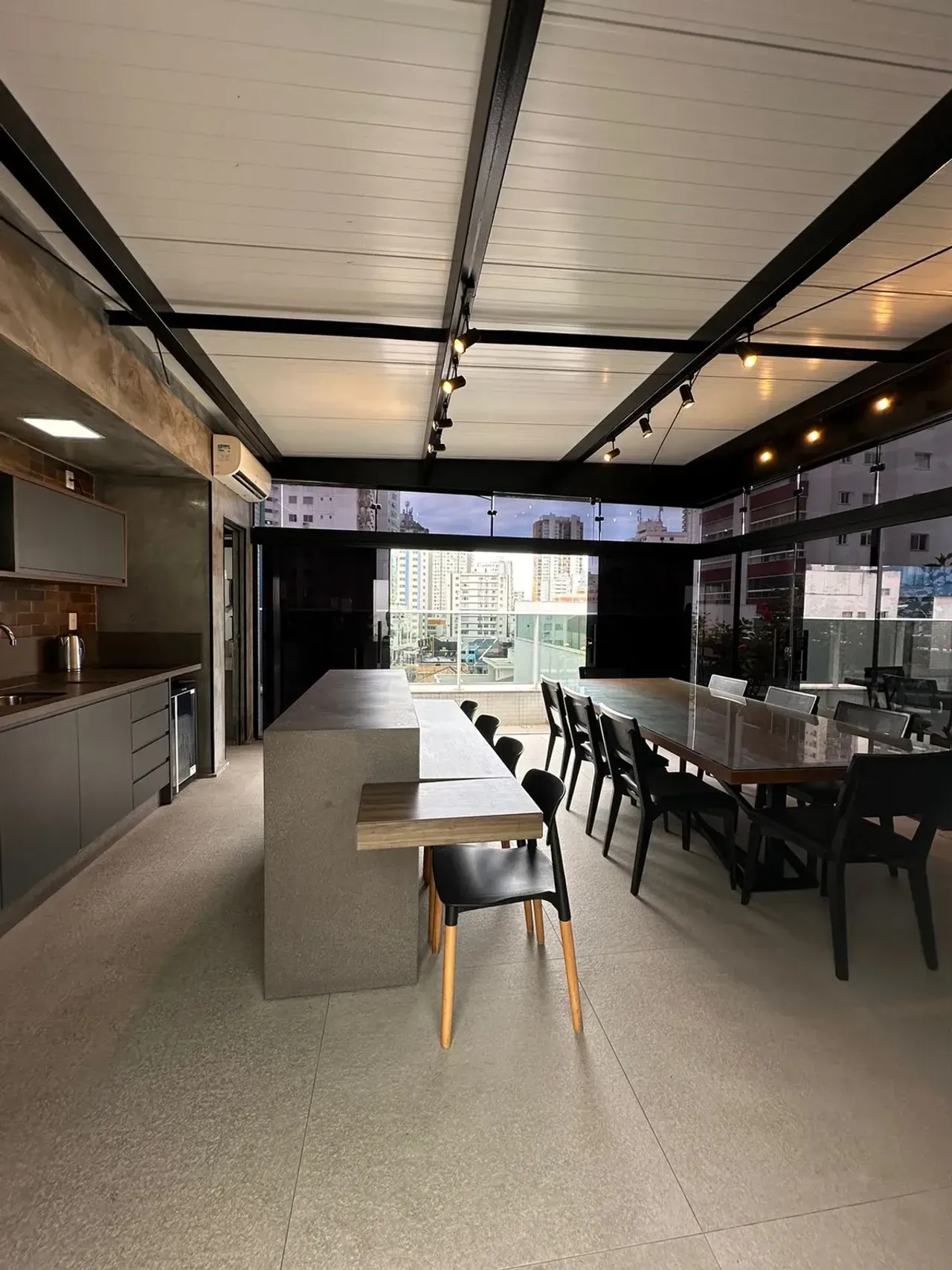 Apartamento no Edifício Camboas com 3 suítes em Balneário Camboriú — foto 7