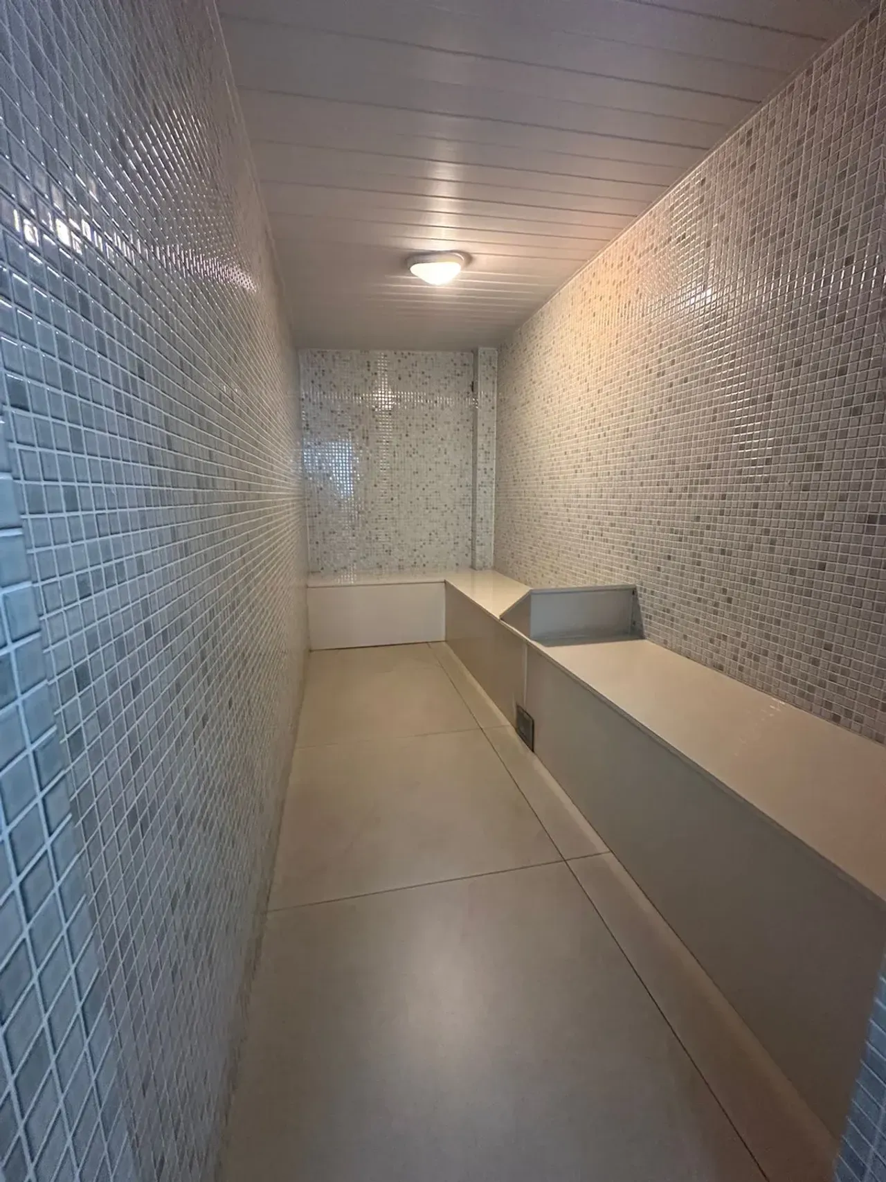 Apartamento no Edifício Camboas com 3 suítes em Balneário Camboriú — foto 8