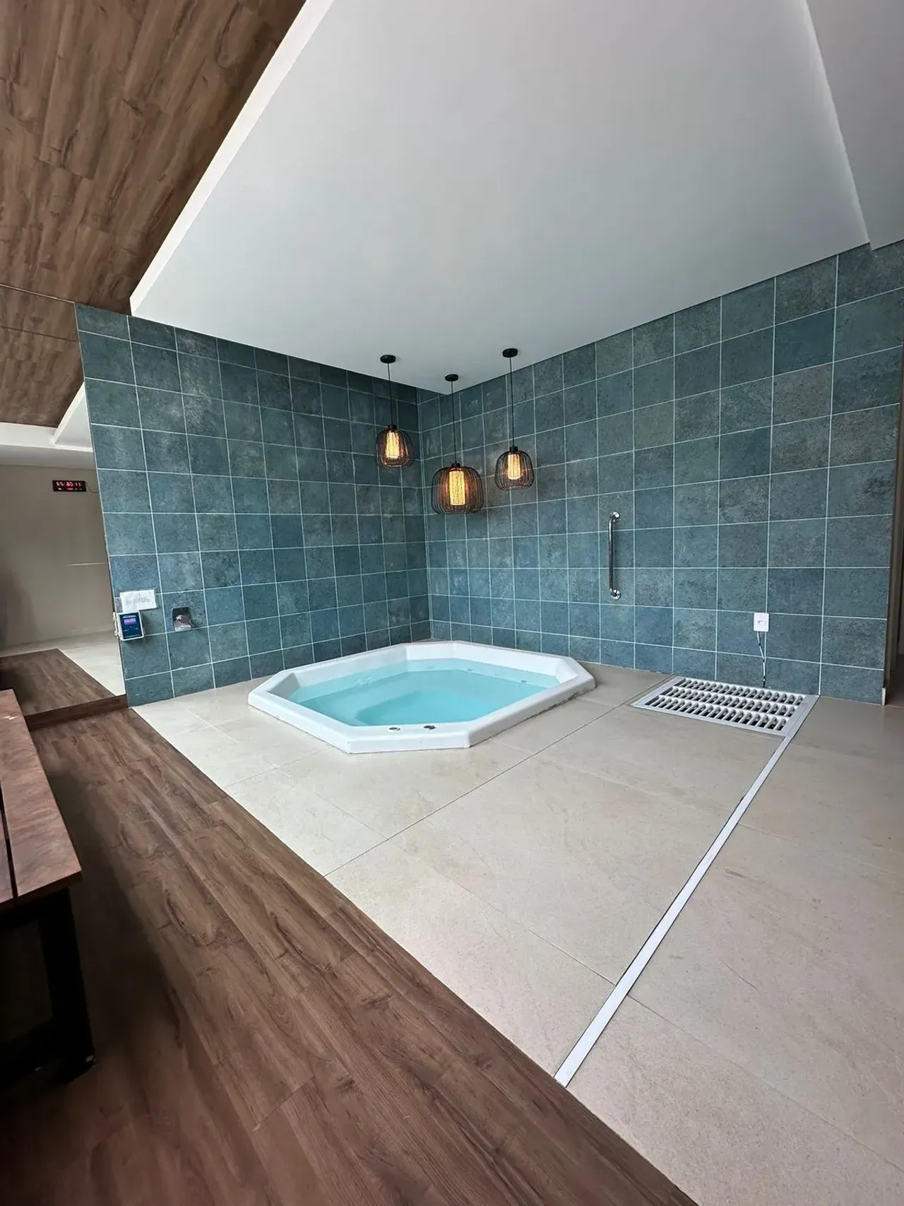 Apartamento no Edifício Camboas com 3 suítes em Balneário Camboriú — foto 9