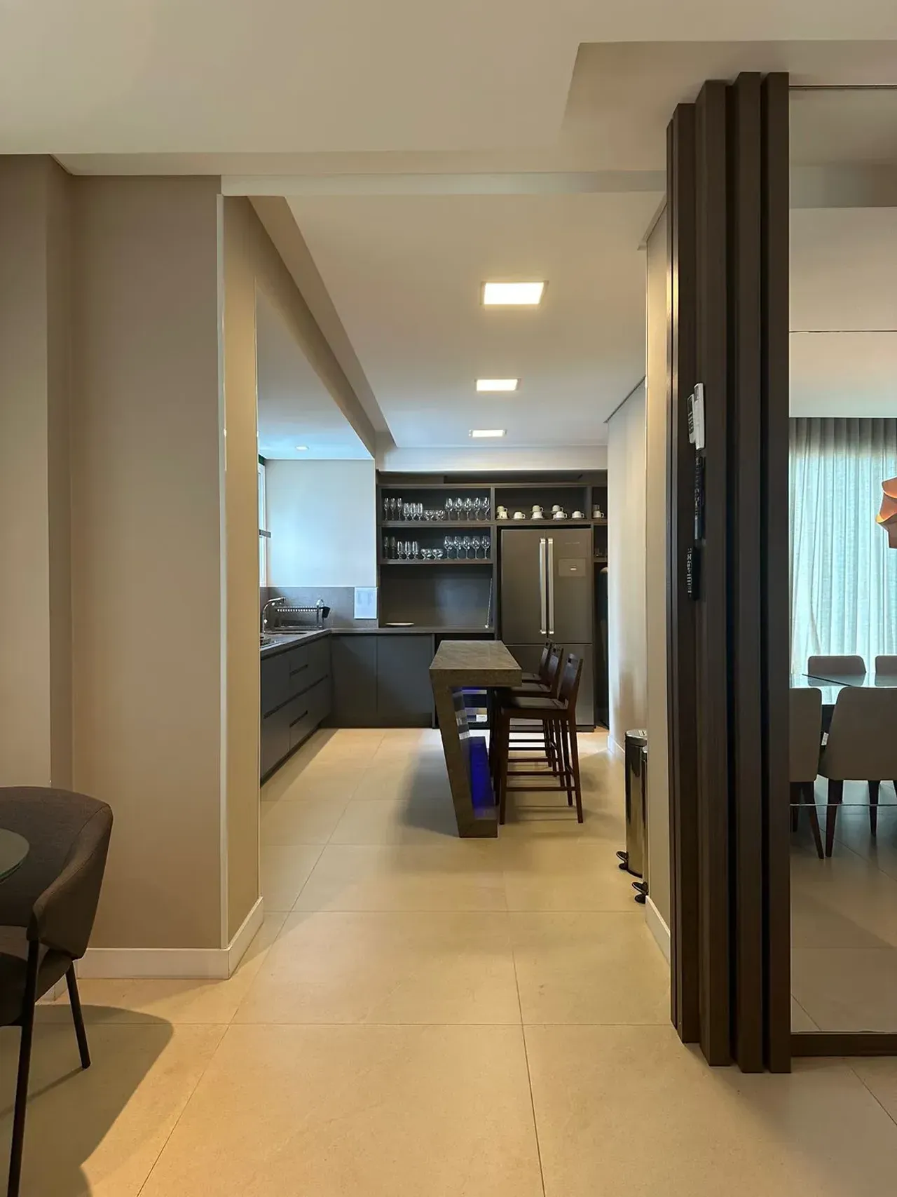 Apartamento no Edifício Camboas com 3 suítes em Balneário Camboriú — foto 12