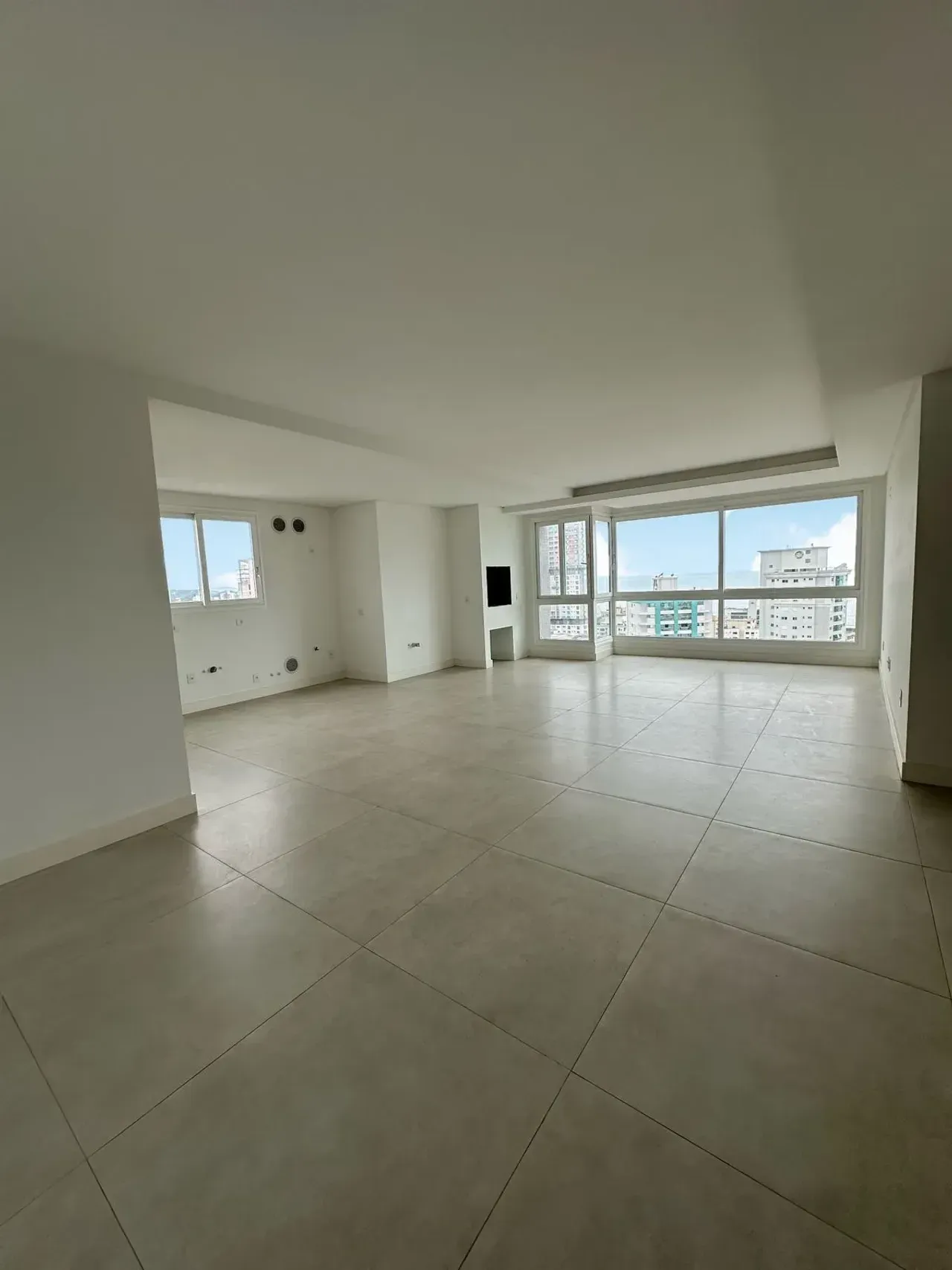 Apartamento no Edifício Camboas com 3 suítes em Balneário Camboriú — foto 16