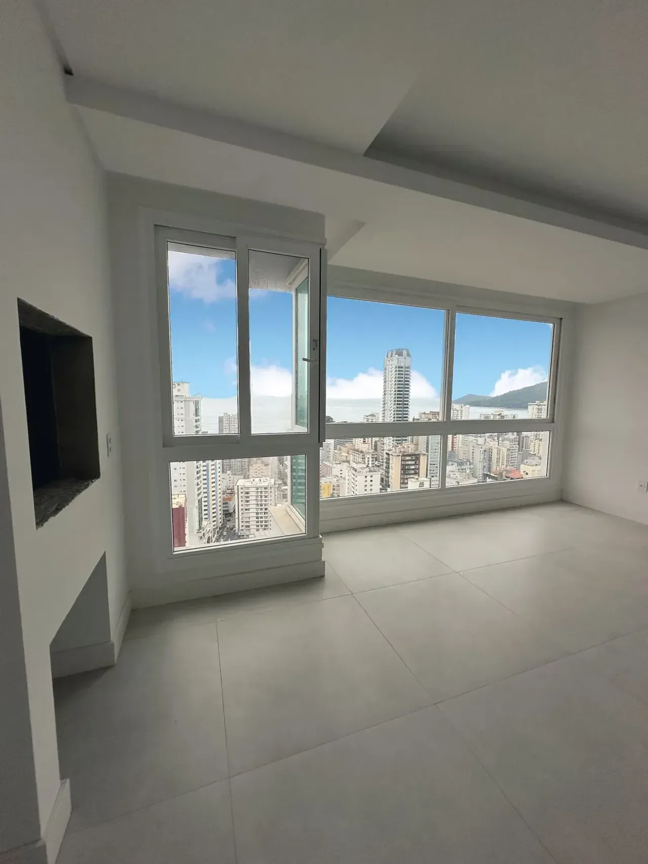 Apartamento no Edifício Camboas com 3 suítes em Balneário Camboriú — foto 17