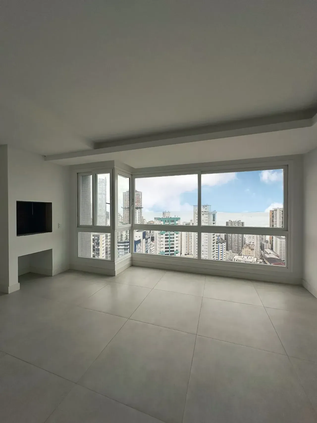 Apartamento no Edifício Camboas com 3 suítes em Balneário Camboriú — foto 18