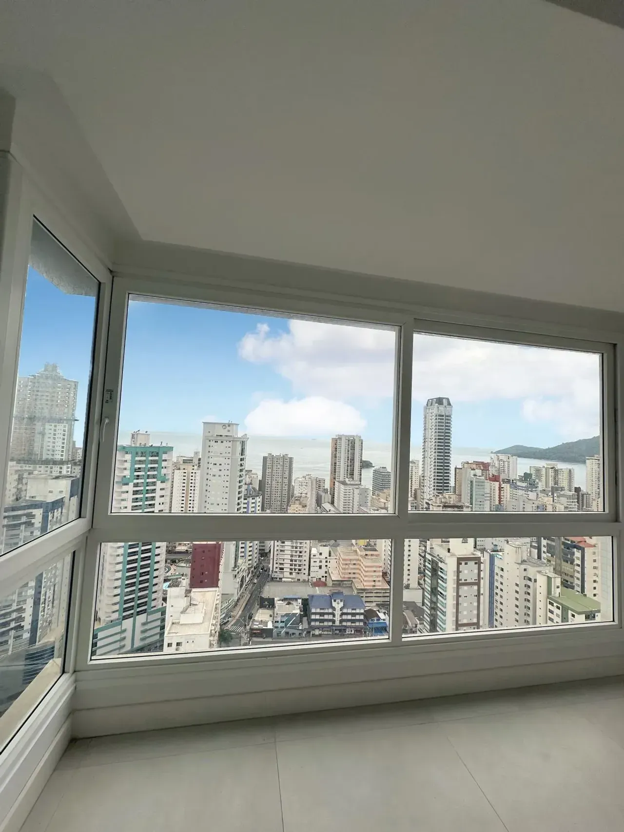Apartamento no Edifício Camboas com 3 suítes em Balneário Camboriú — foto 20