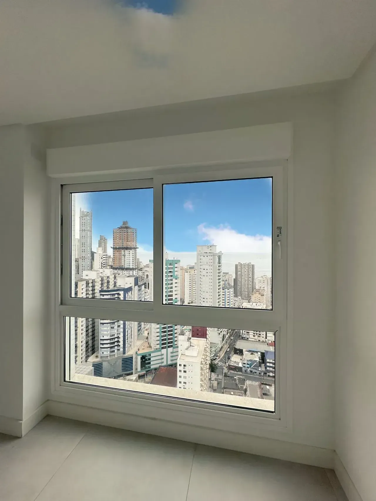 Apartamento no Edifício Camboas com 3 suítes em Balneário Camboriú — foto 22