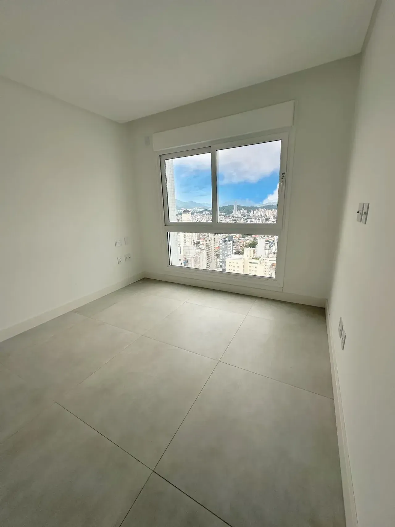 Apartamento no Edifício Camboas com 3 suítes em Balneário Camboriú — foto 23