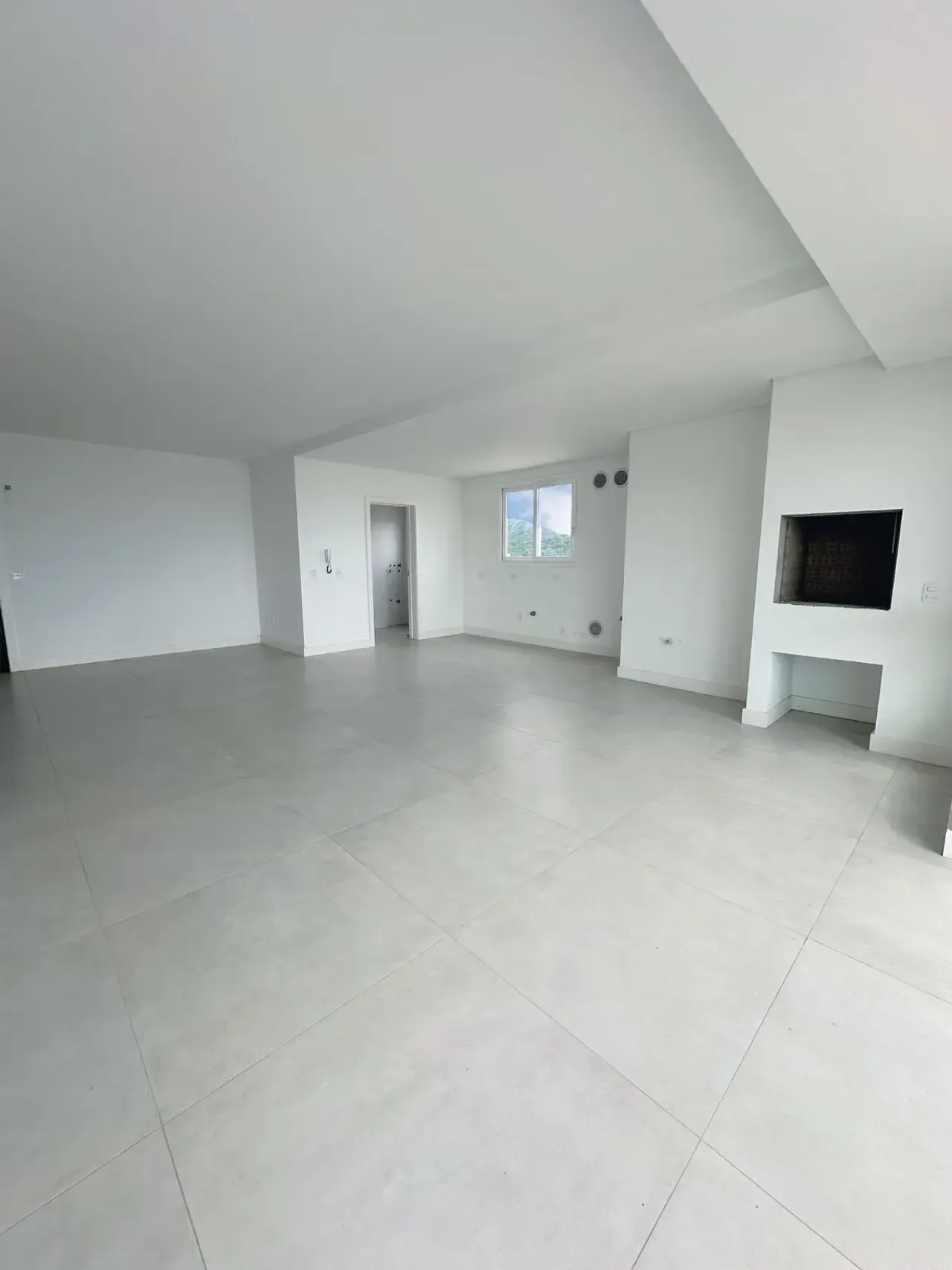 Apartamento no Edifício Camboas com 3 suítes em Balneário Camboriú — foto 24