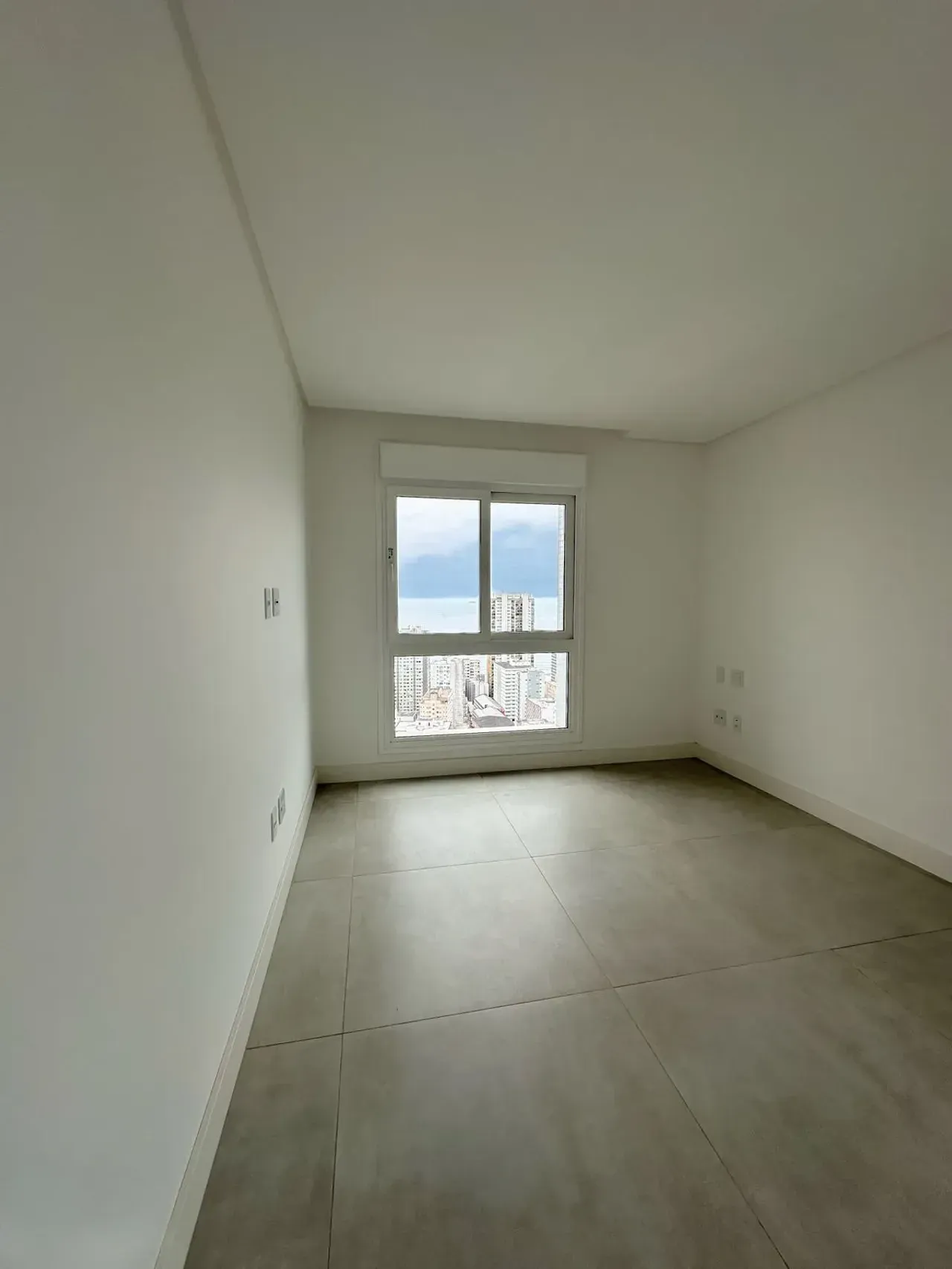 Apartamento no Edifício Camboas com 3 suítes em Balneário Camboriú — foto 28