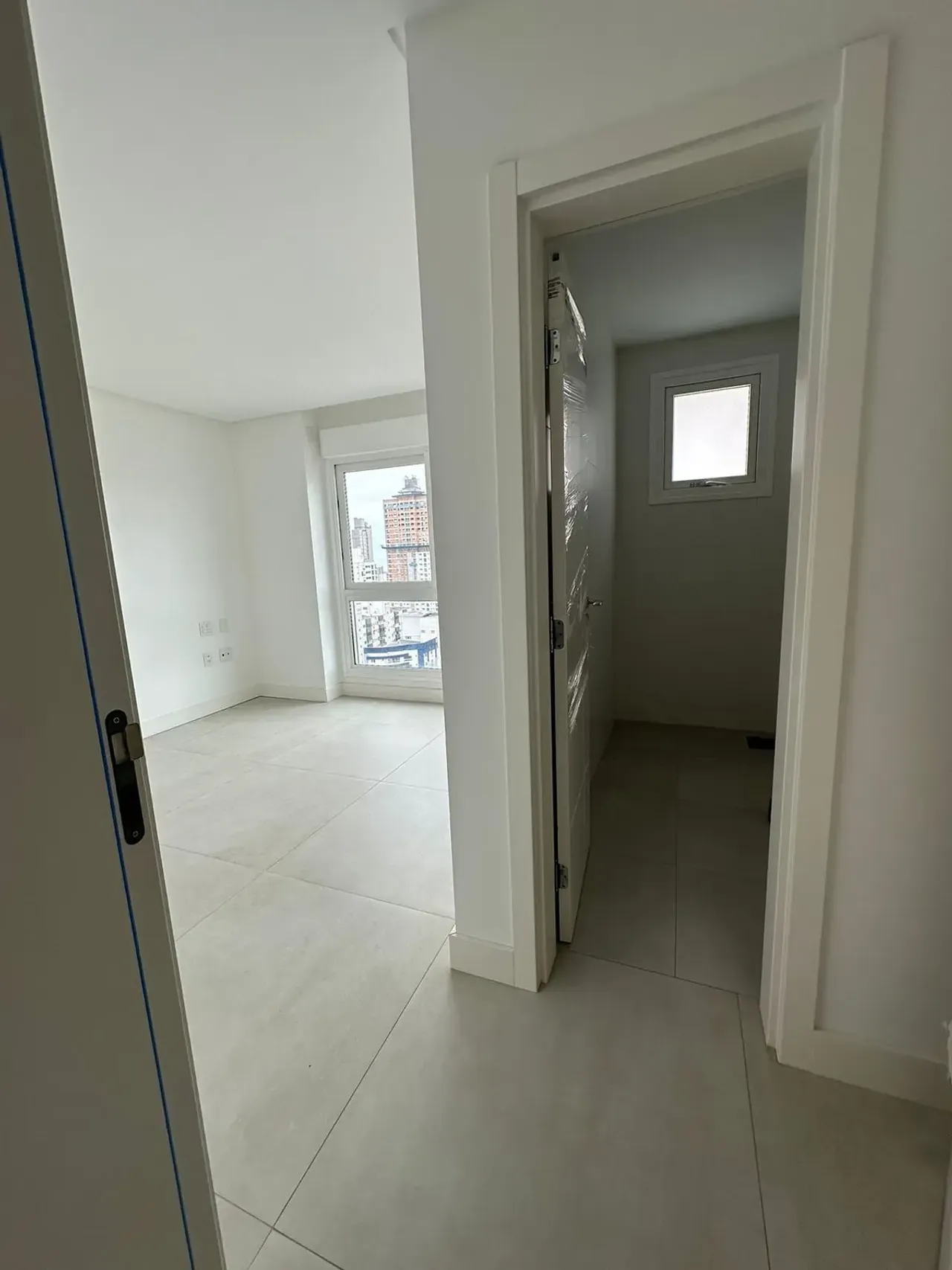 Apartamento no Edifício Camboas com 3 suítes em Balneário Camboriú — foto 29