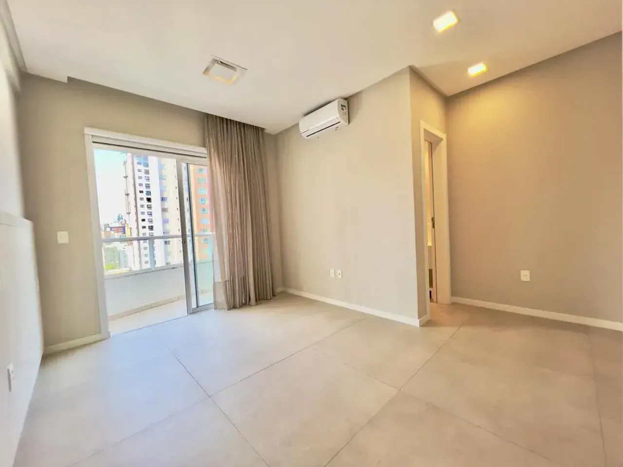 Cobertura Duplex com 4 suítes e 3 vagas de garagem no Centro de Balneário Camboriú — foto 13