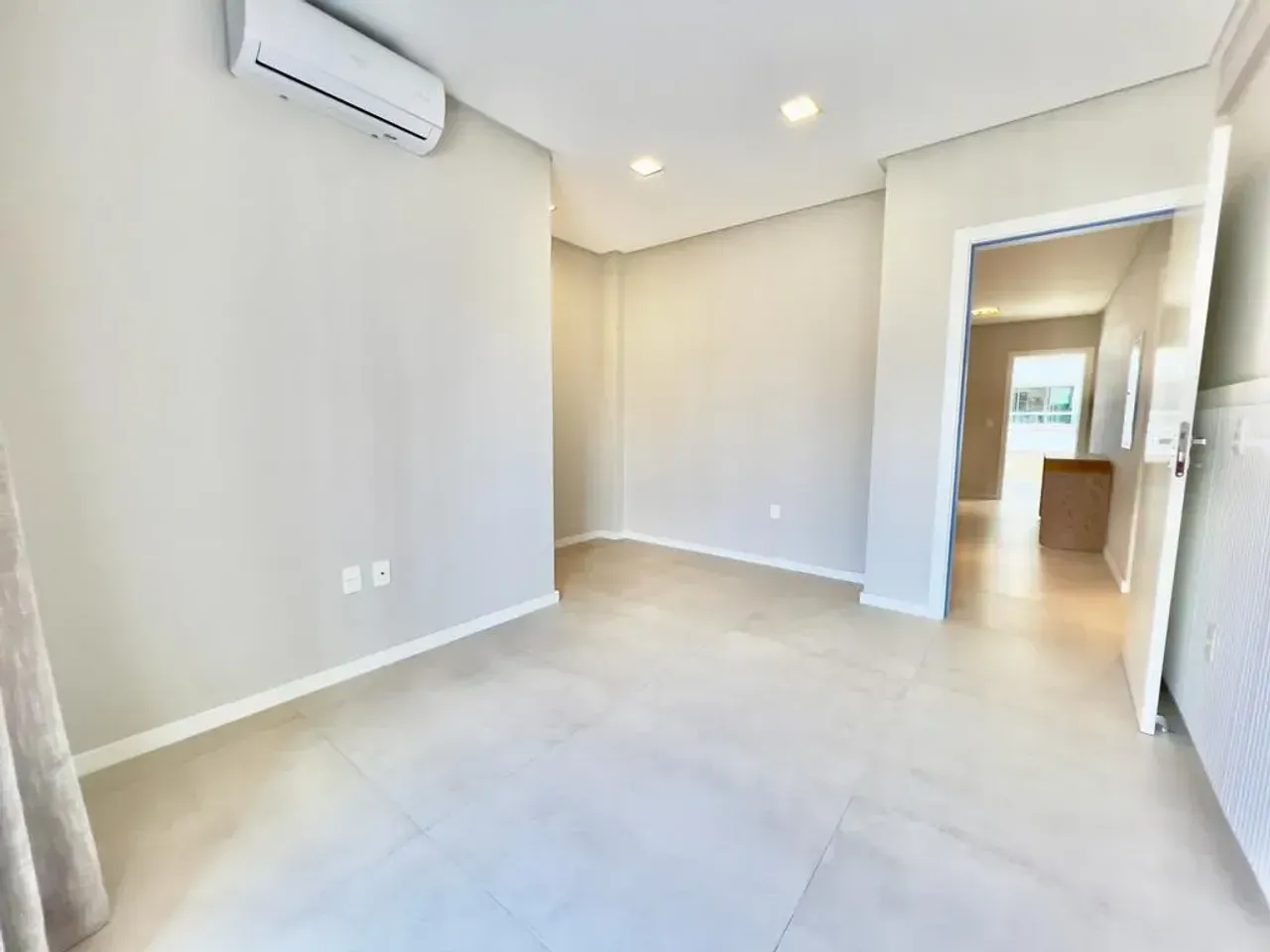 Cobertura Duplex com 4 suítes e 3 vagas de garagem no Centro de Balneário Camboriú — foto 3