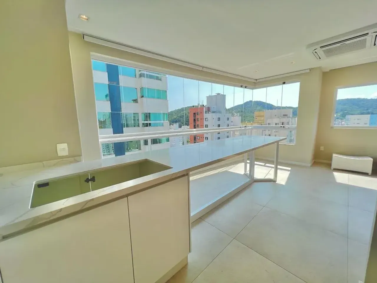 Cobertura Duplex com 4 suítes e 3 vagas de garagem no Centro de Balneário Camboriú — foto 7