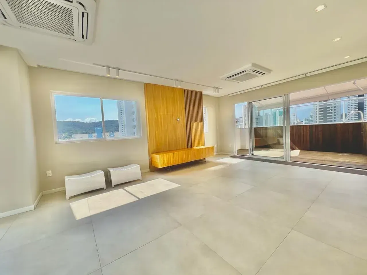Cobertura Duplex com 4 suítes e 3 vagas de garagem no Centro de Balneário Camboriú — foto 8