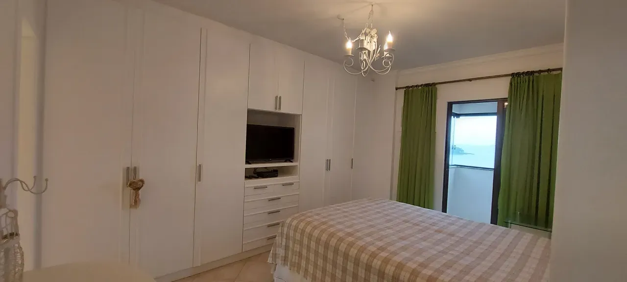 Amplo Apartamento Quadra Mar, 3 dormitórios sendo 1 suíte no Centro de Balneário Camboriú — foto 19