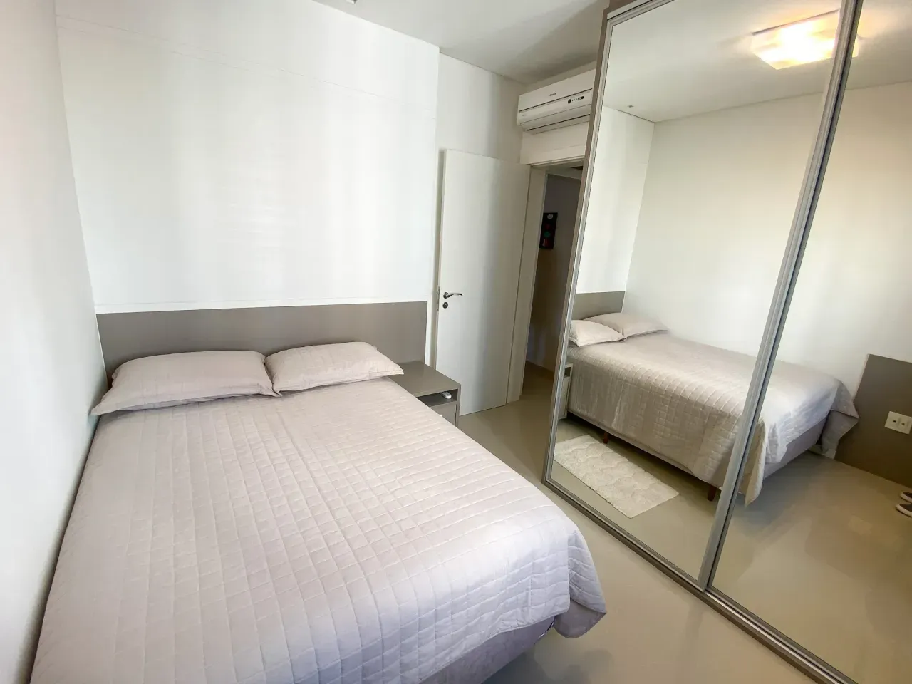 Apartamento Mobiliado com 3 dormitórios sendo 1 suíte e 2 vagas no Bairro Pioneiros em Balneário Camboriú — foto 11