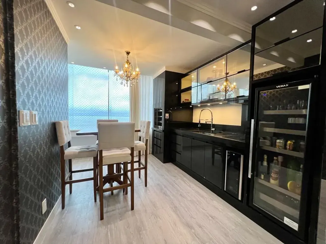 Apartamento frente mar, finamente mobiliado com 3 suítes e 2 vagas no Centro de Balneário Camboriú — foto 5