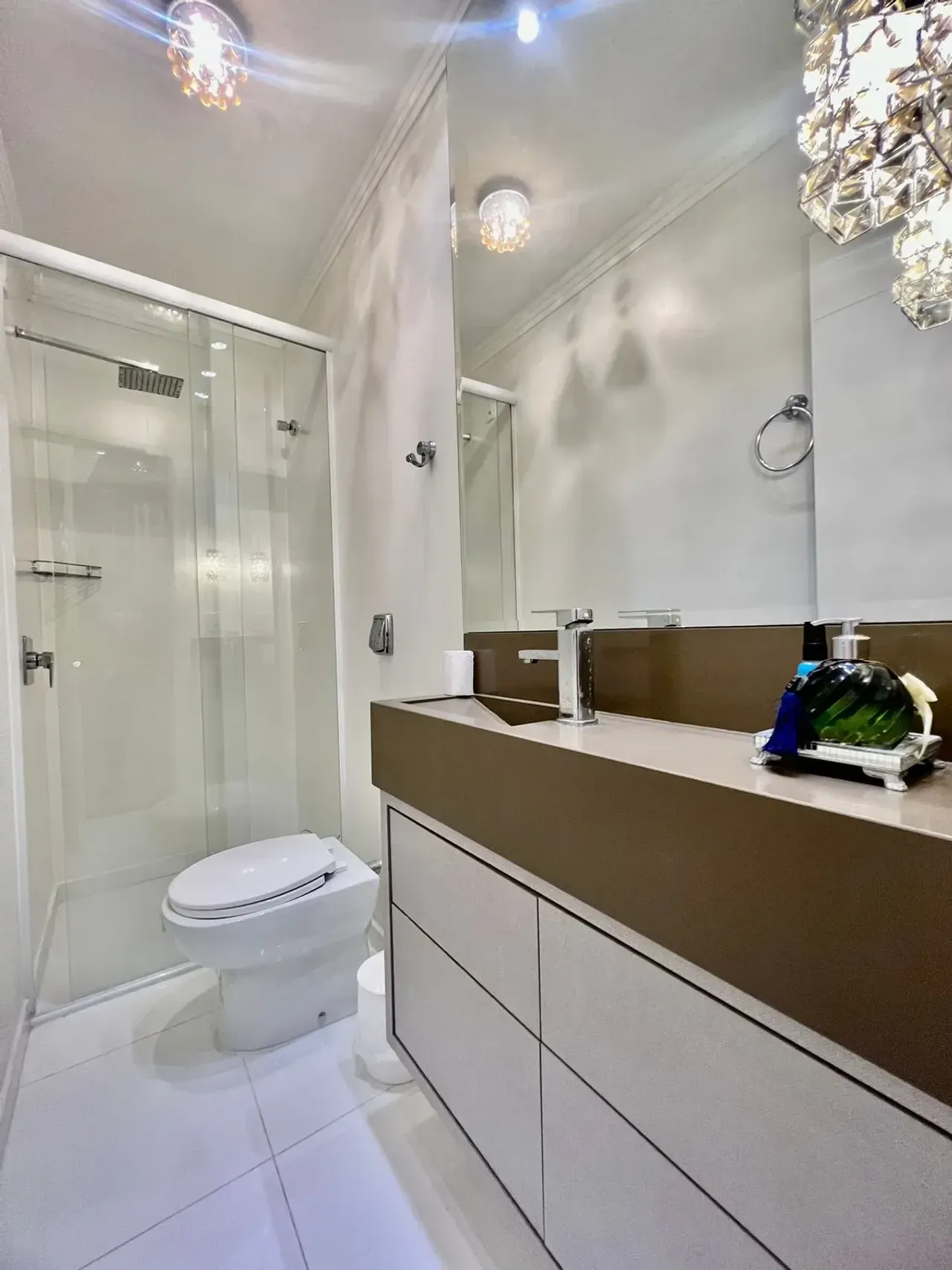 Apartamento frente mar, finamente mobiliado com 3 suítes e 2 vagas no Centro de Balneário Camboriú — foto 24