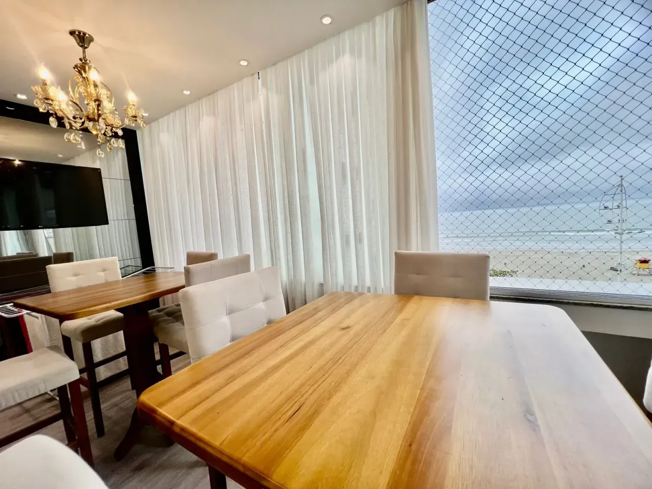 Apartamento frente mar, finamente mobiliado com 3 suítes e 2 vagas no Centro de Balneário Camboriú — foto 9