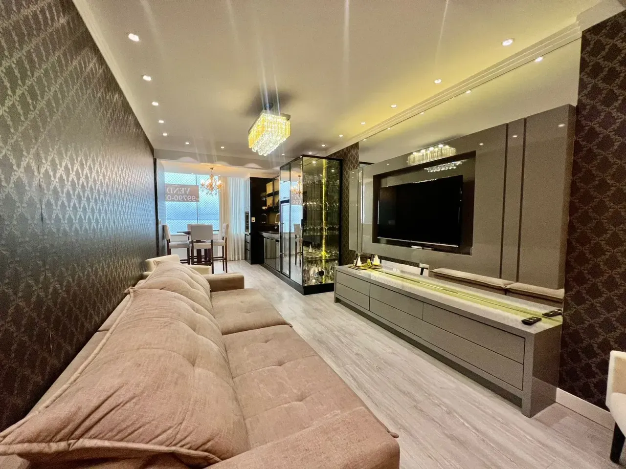 Apartamento frente mar, finamente mobiliado com 3 suítes e 2 vagas no Centro de Balneário Camboriú