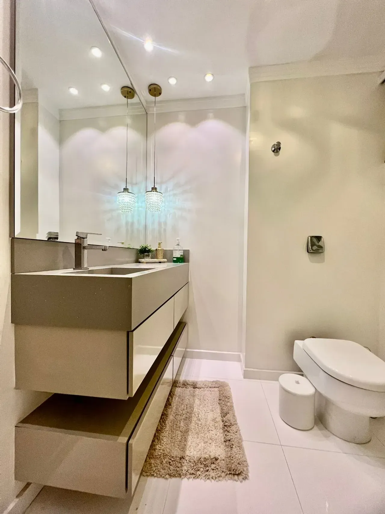 Apartamento frente mar, finamente mobiliado com 3 suítes e 2 vagas no Centro de Balneário Camboriú — foto 22