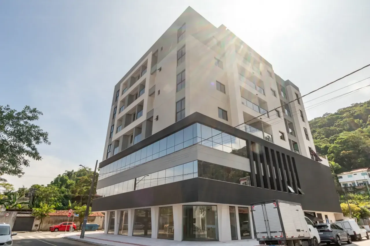 Apartamento Plaza Viena com 1 suíte em Balneário Camboriú