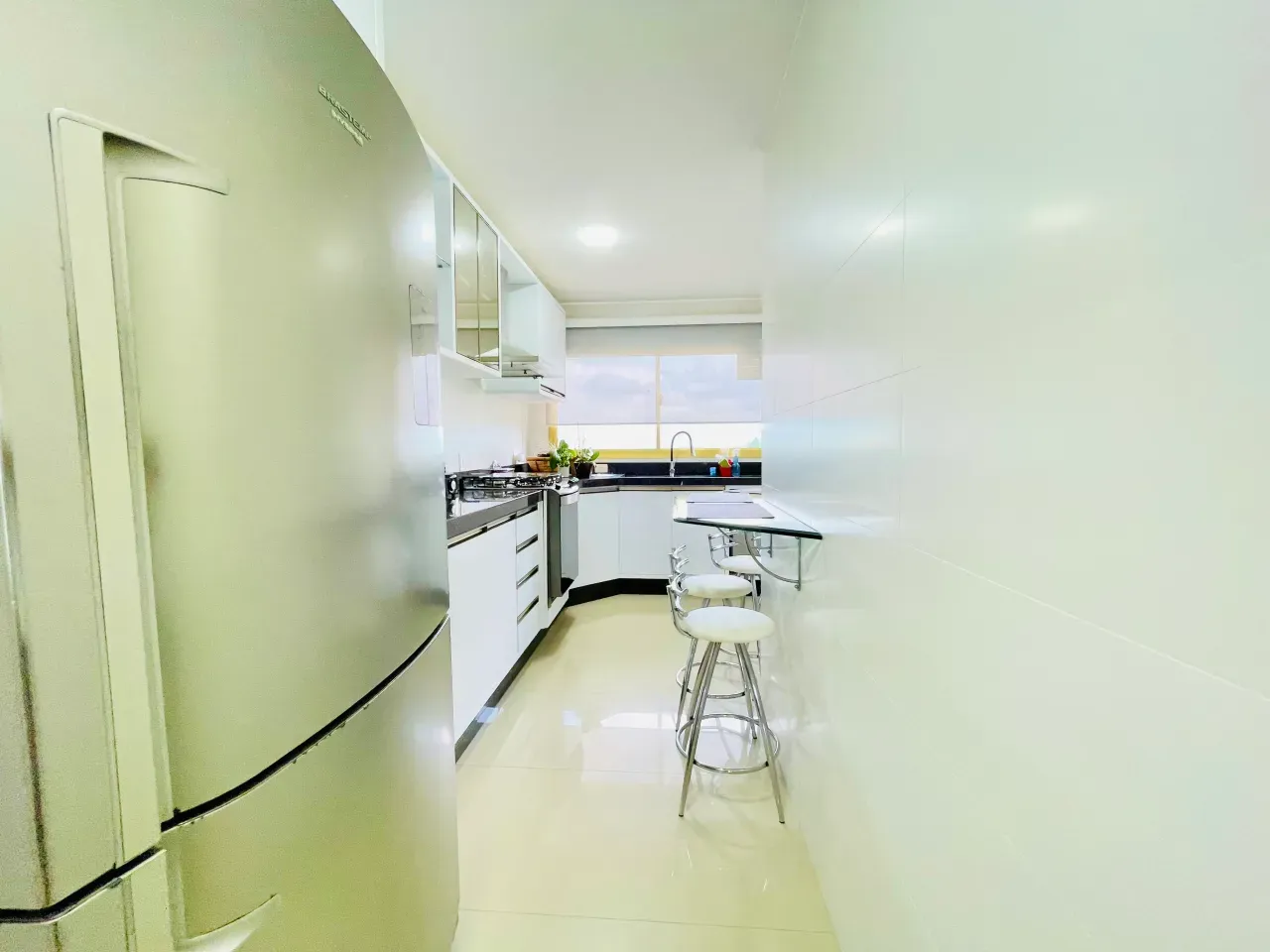 Apartamento no Edifício Praia do Sol com 3 dormitórios em Balneário Camboriú — foto 12