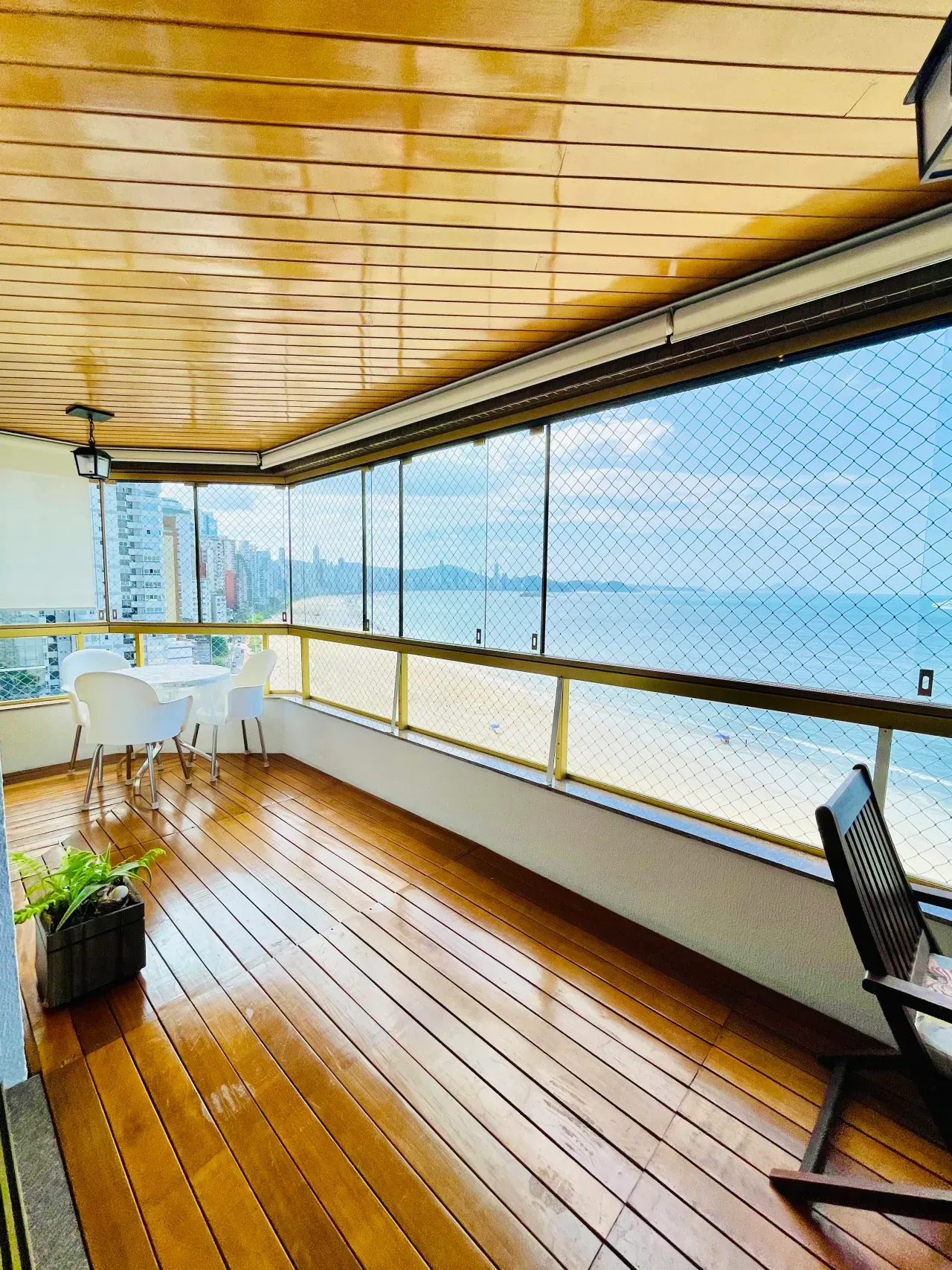 Apartamento no Edifício Praia do Sol com 3 dormitórios em Balneário Camboriú — foto 7
