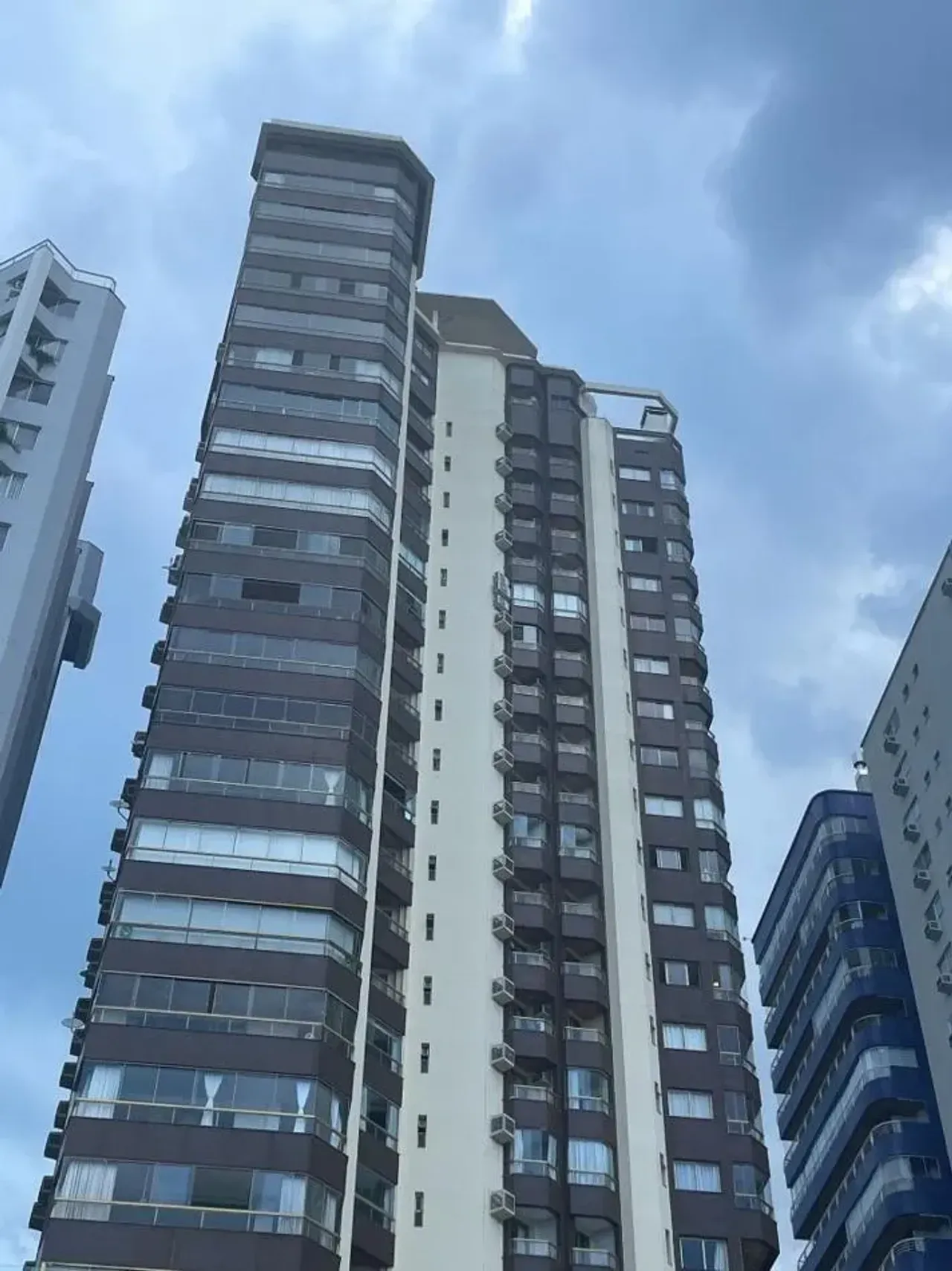 Apartamento no Edifício Praia do Sol com 3 dormitórios em Balneário Camboriú — foto 1