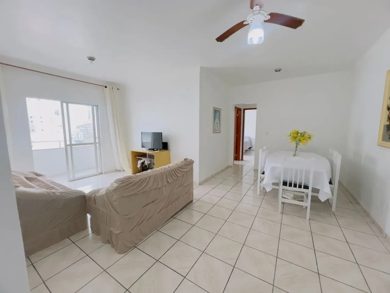 Apartamento no Edifício Marquesado B com 2 dormitórios sendo em Balneário Camboriú — foto 2