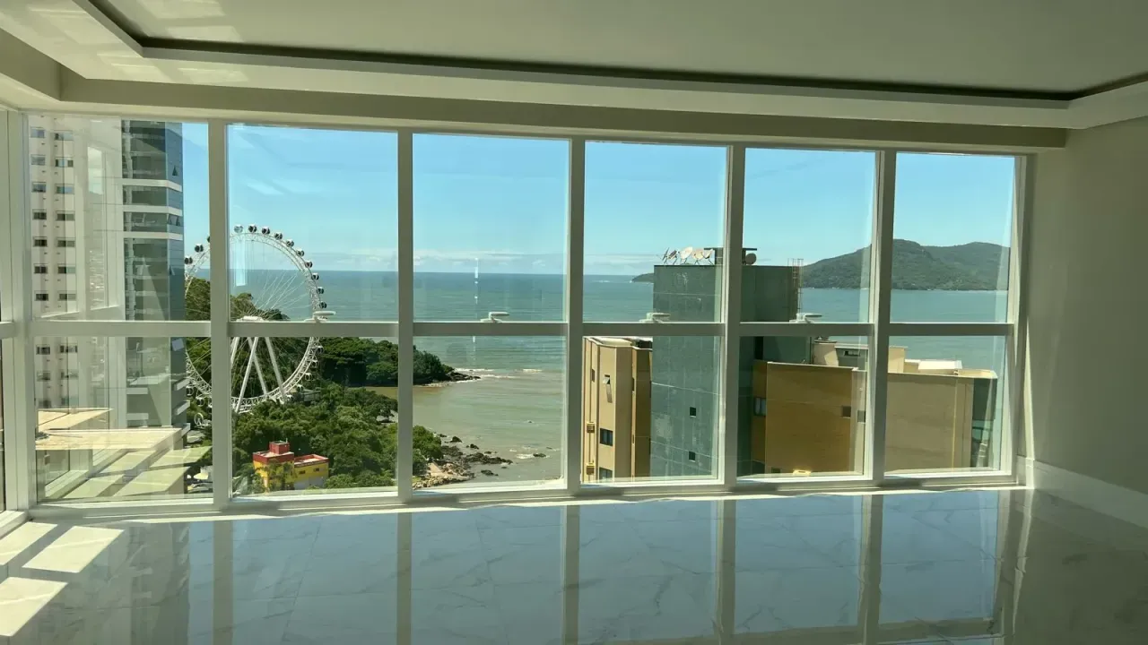 Apartamento no Edifício Skyline com 4 suítes em Balneário Camboriú — foto 1