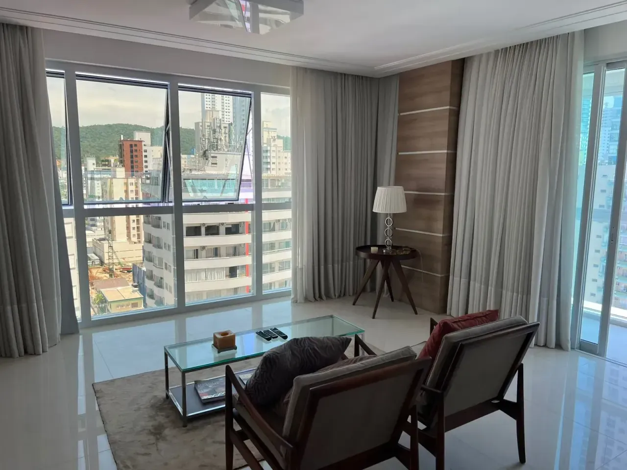 Apartamento no Edifício Le Parc com 3 suítes em Balneário Camboriú — foto 3