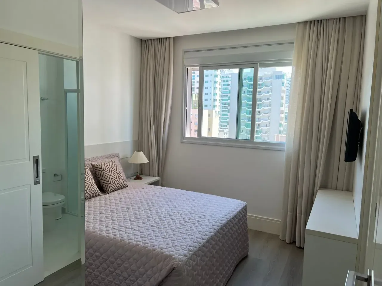 Apartamento no Edifício Le Parc com 3 suítes em Balneário Camboriú — foto 9
