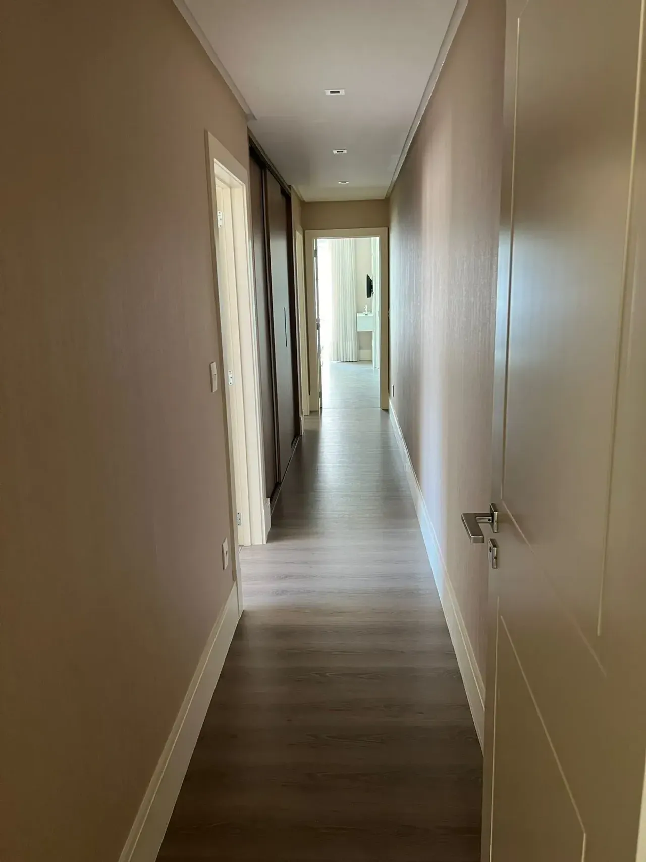 Apartamento no Edifício Le Parc com 3 suítes em Balneário Camboriú — foto 10