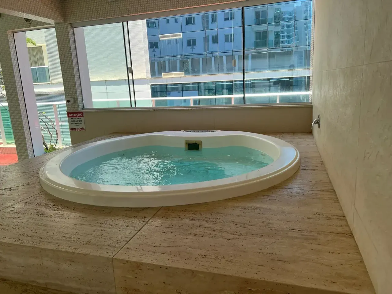 Apartamento no Edifício Le Parc com 3 suítes em Balneário Camboriú — foto 23