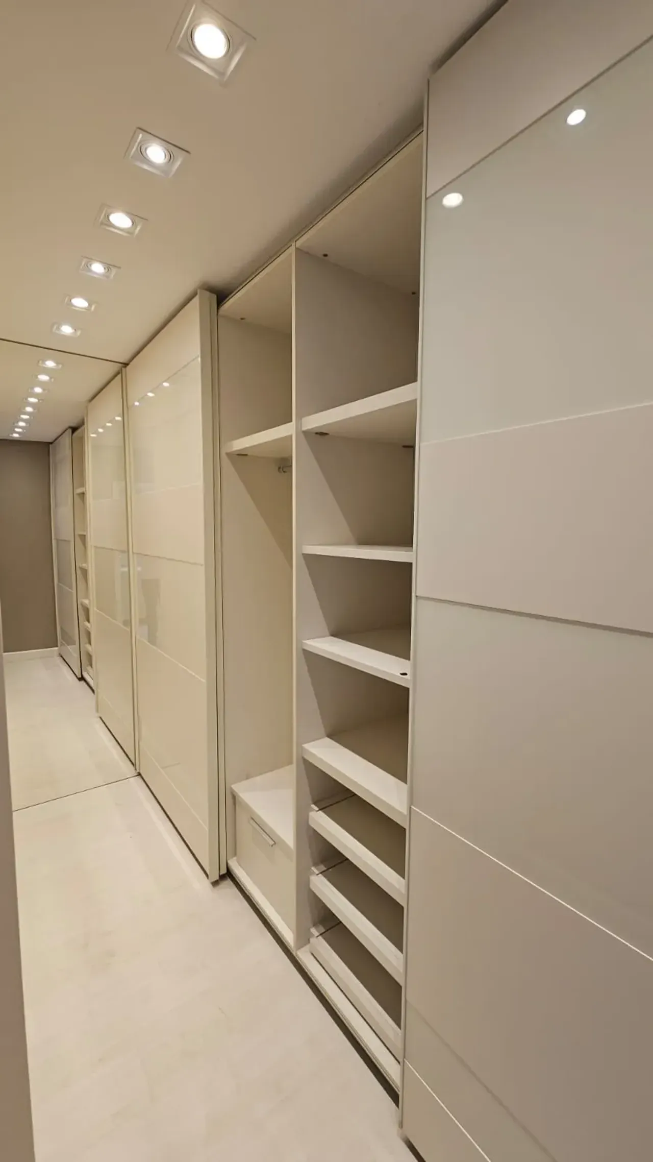 Apartamento no Edifício Alexandria com 3 suítes em Balneário Camboriú — foto 2