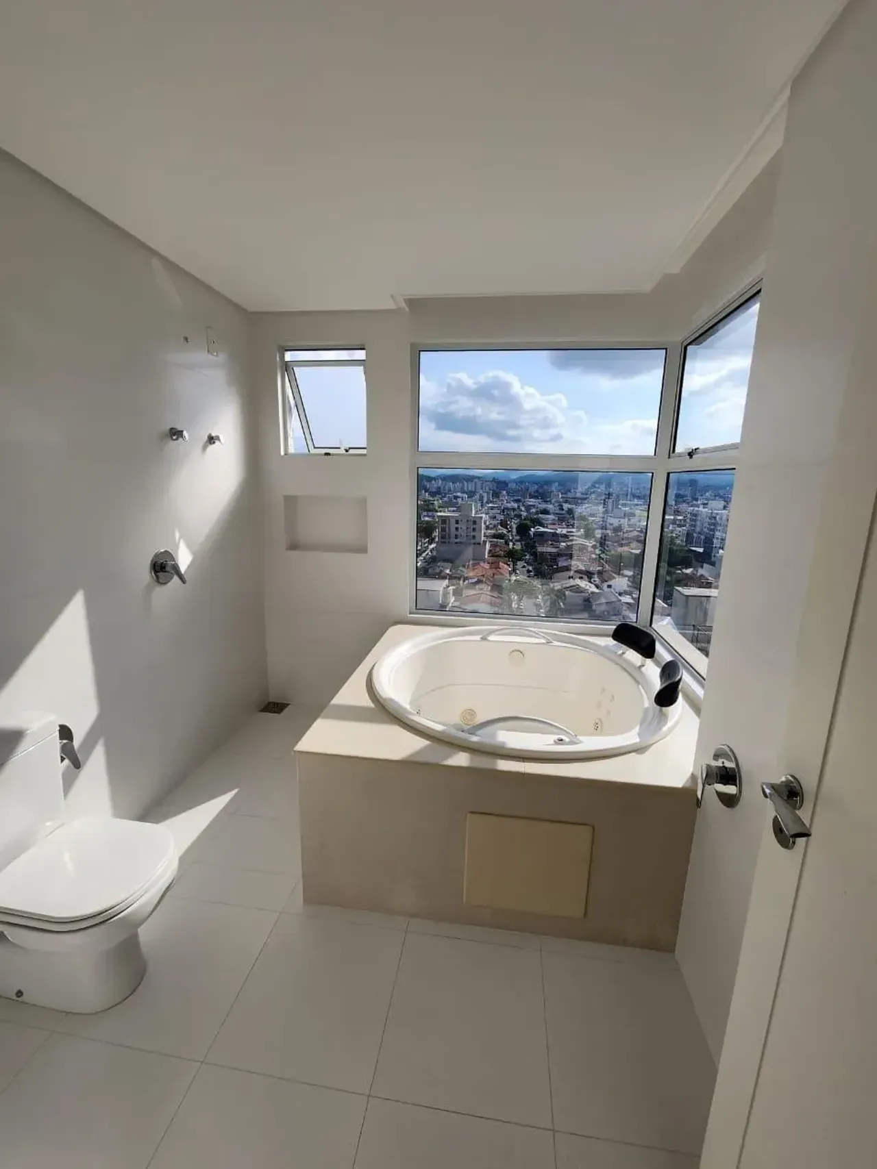 Apartamento no Edifício Royalton Residence com 3 suítes em Balneário Camboriú — foto 15