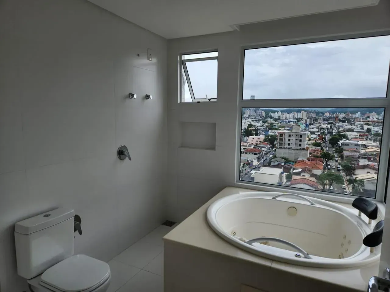 Apartamento no Edifício Royalton Residence com 3 suítes em Balneário Camboriú — foto 16