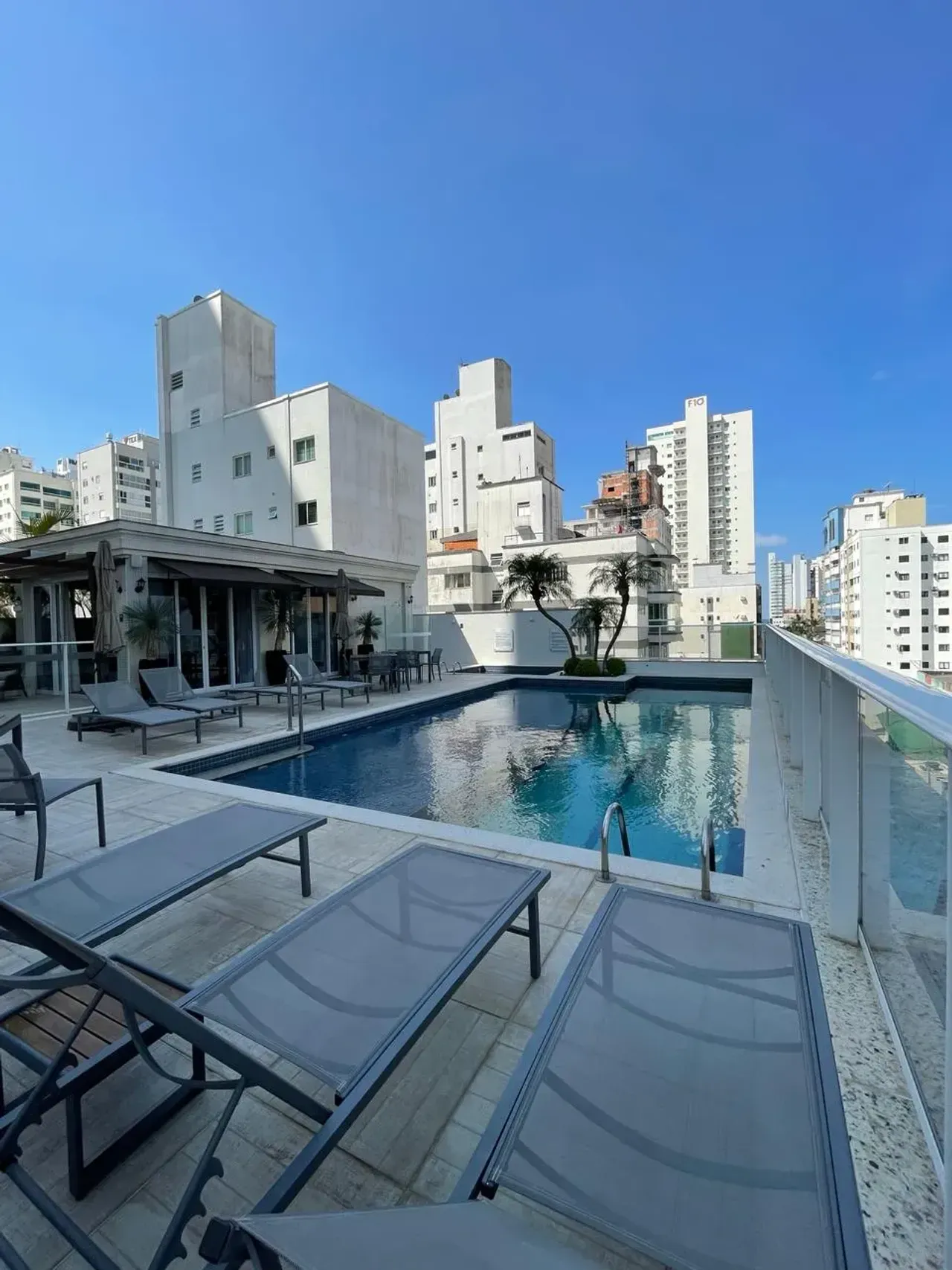 Apartamento no Edifício Royalton Residence com 3 suítes em Balneário Camboriú — foto 22