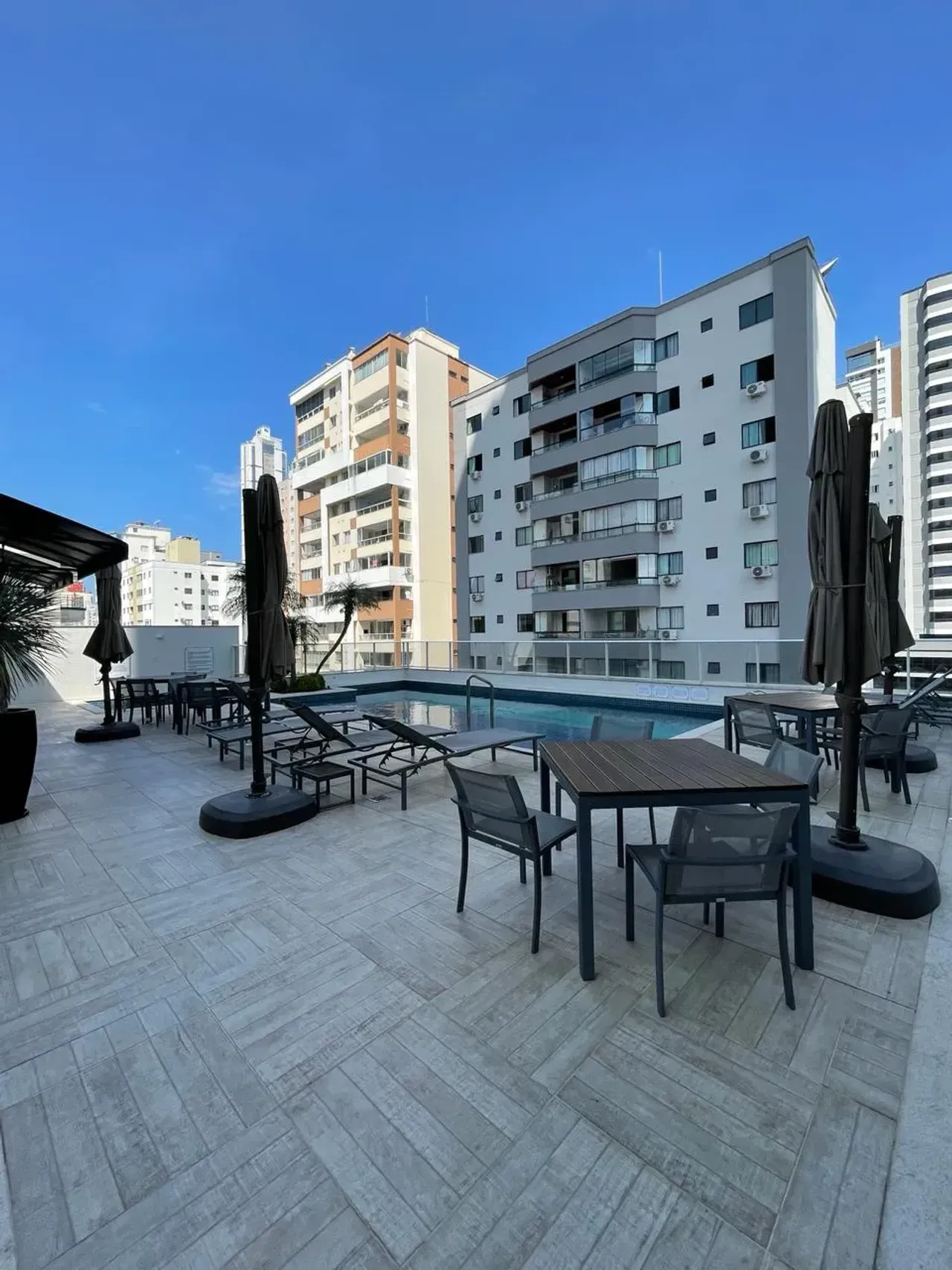 Apartamento no Edifício Royalton Residence com 3 suítes em Balneário Camboriú — foto 24