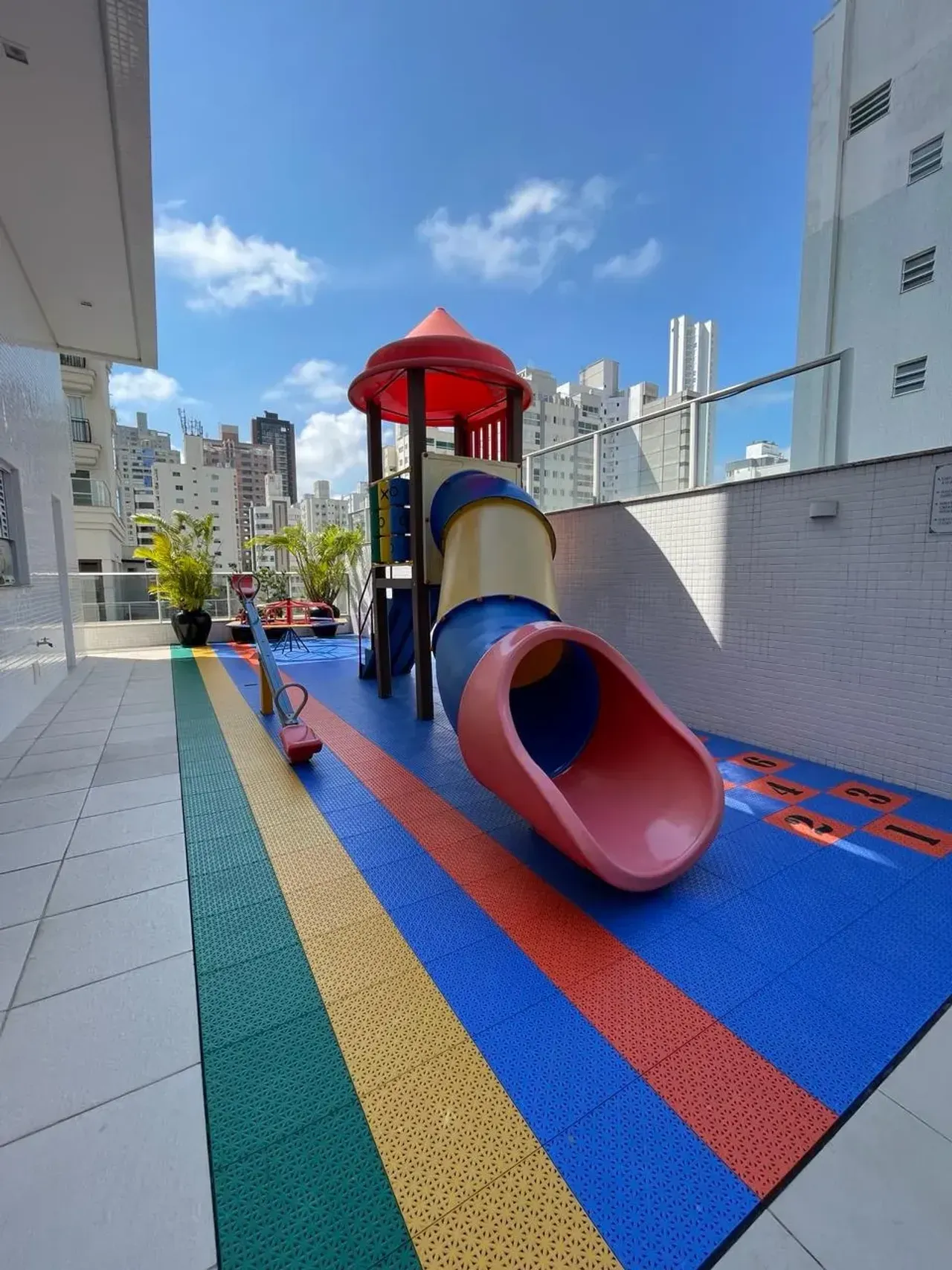 Apartamento no Edifício Royalton Residence com 3 suítes em Balneário Camboriú — foto 25