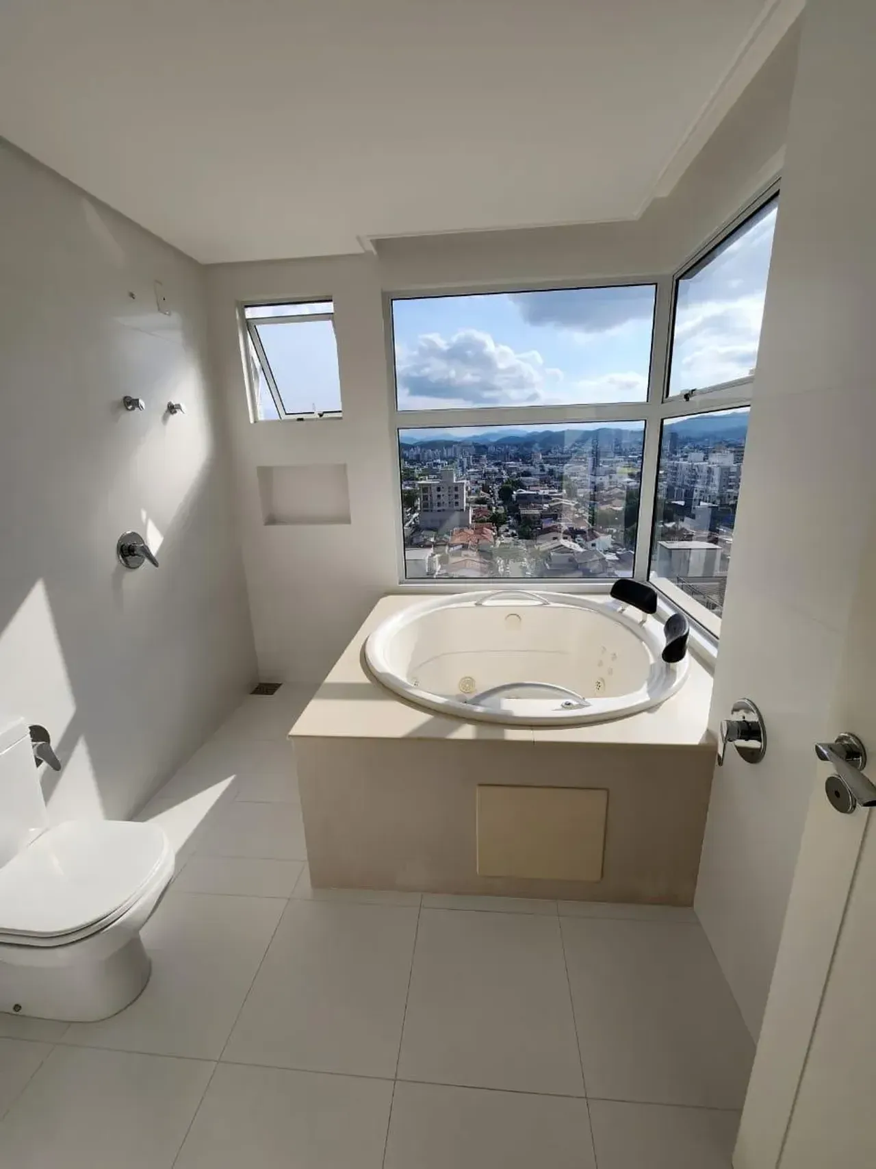 Apartamento no Edifício Royalton Residence com 3 suítes em Balneário Camboriú — foto 36